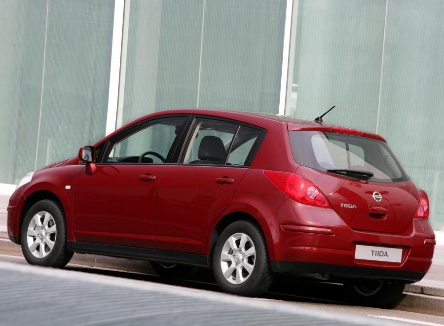  Nissan Tiida Hatchback 2004 года  (фото 8 из 8)